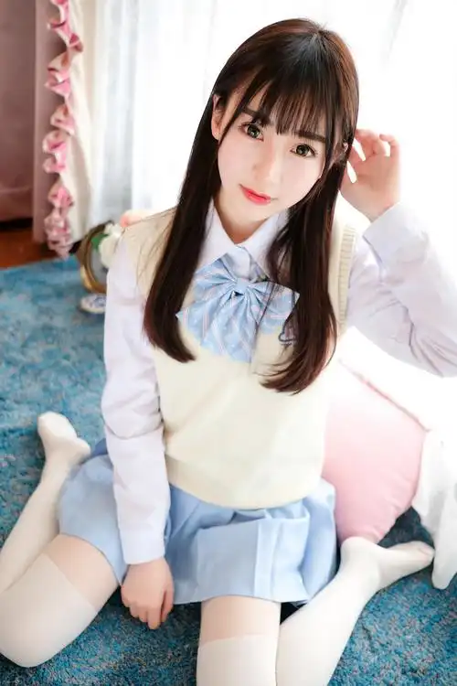 制服女学生私房性感诱人养眼写真图片