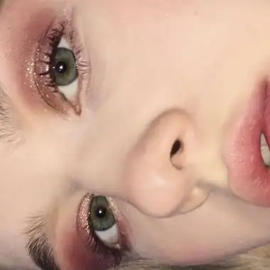 高清个性的欧美女头像高冷忧郁图片