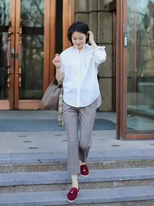 在此,本文将重点讲述中年女性