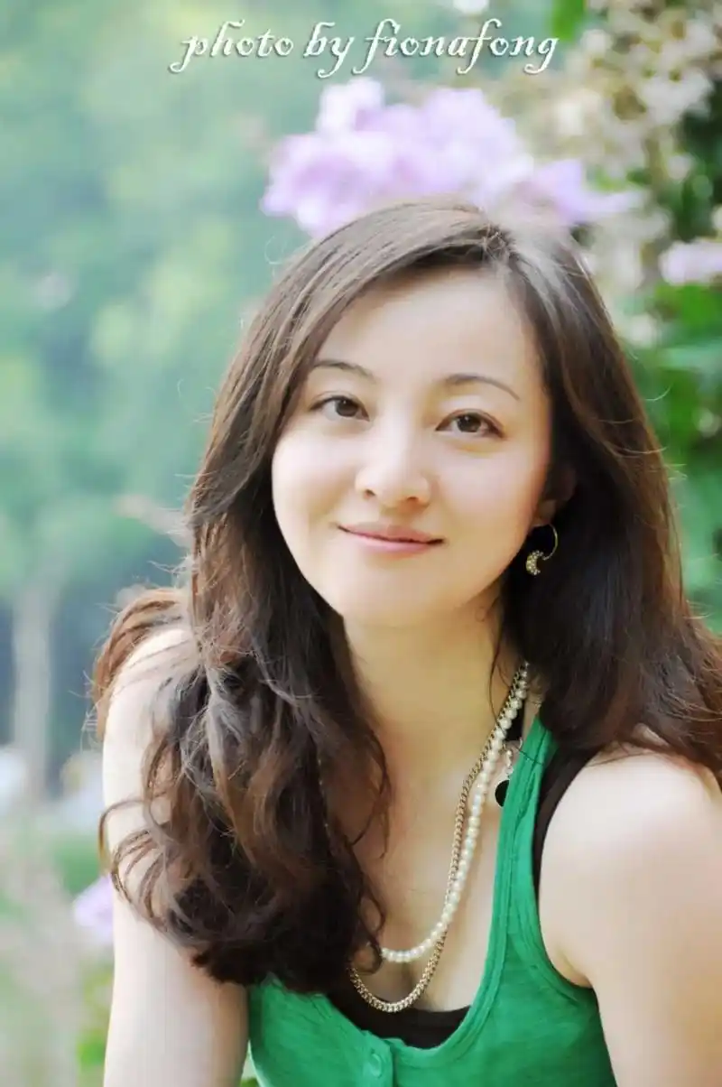 方芳这位歌手唱摇太阳经典小时候记忆