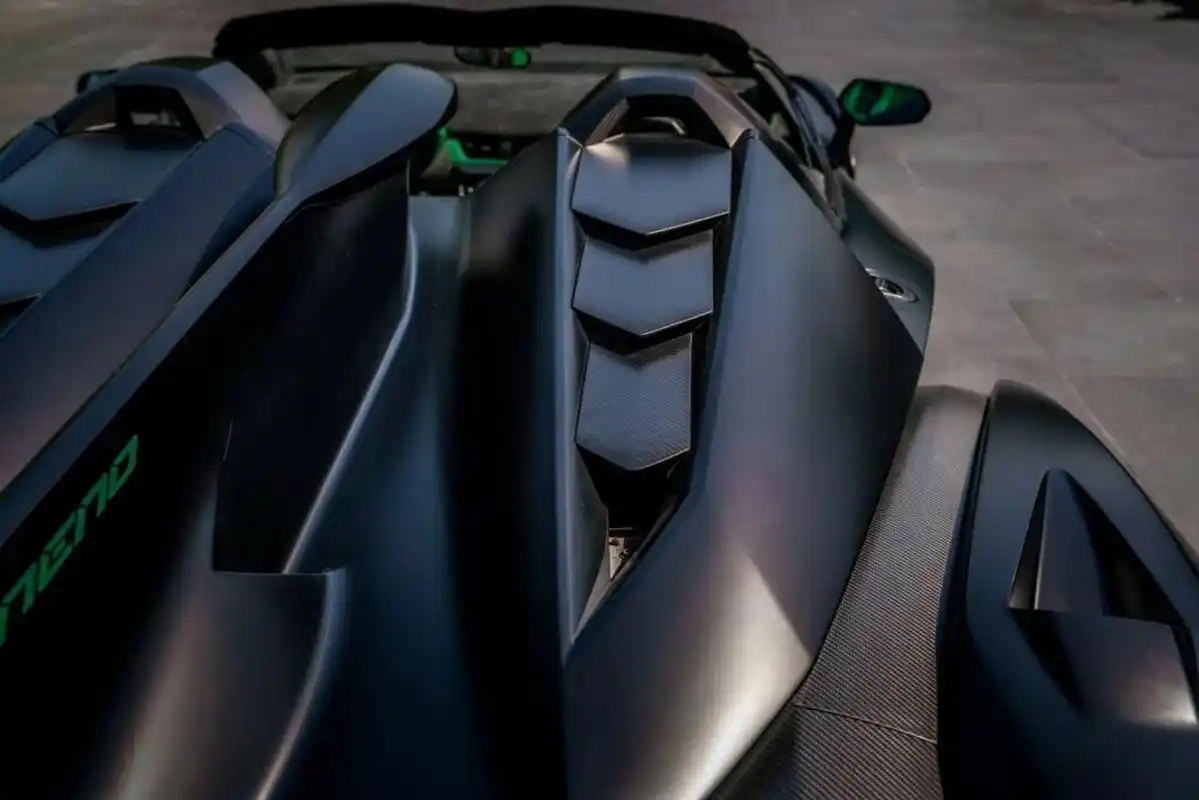 最近,一辆兰博基尼veneno"毒药"超级跑车以600万美元的价格,在阿燎貂