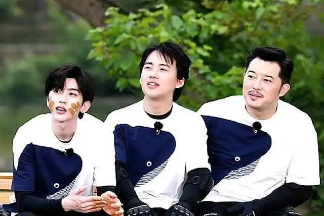 德云社郭麒麟回归奔跑蔡徐坤说错话被热议是情商低还是耿直明星电影