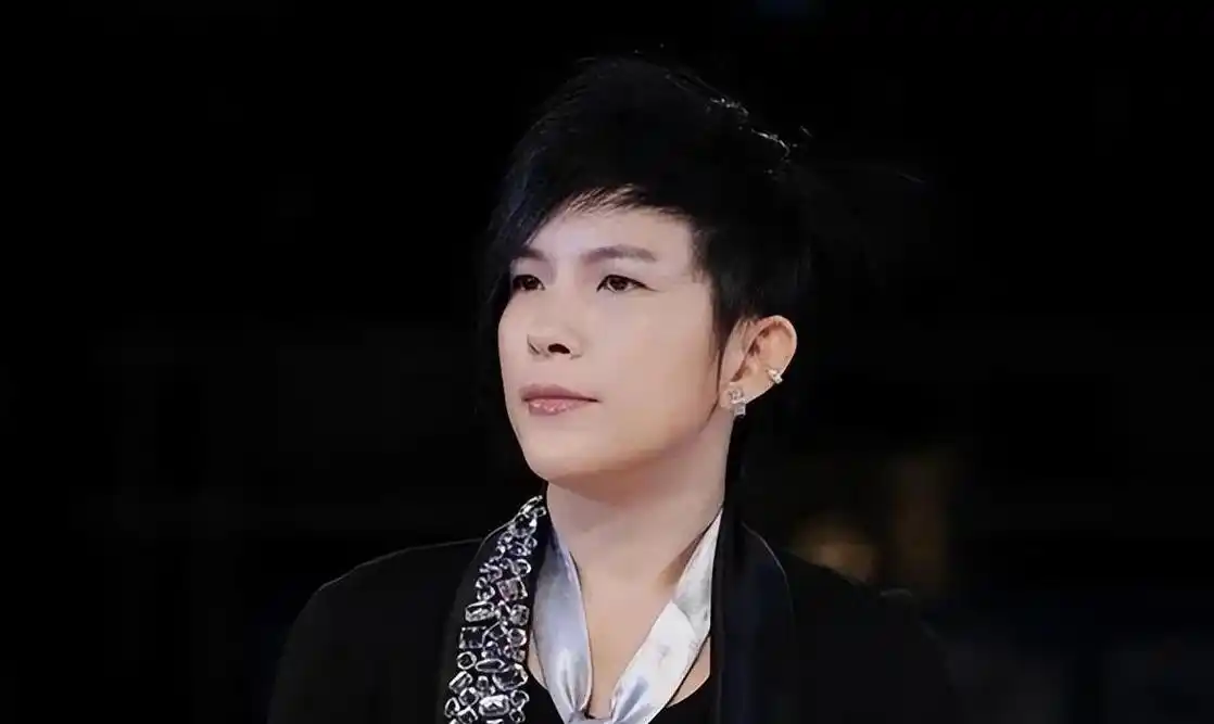 歌星潘美辰近况:曾与香港女星陈雅伦同居2年,如今54岁仍单身