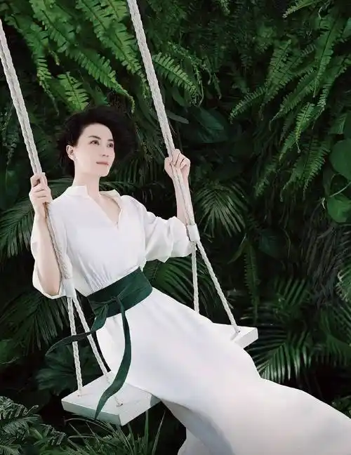 原创王菲174身材穿啥都有高级感披肩围巾就有国际范气场开挂