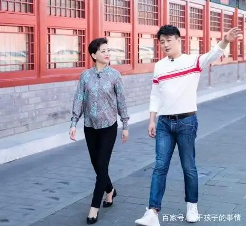 杨澜儿子23岁颜值超高还非常有才华怪不得都说遗传了妈妈呢