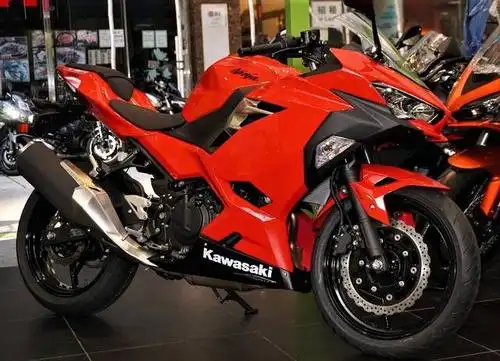 川崎2020款ninja400到店实拍 新增红色你喜欢吗?