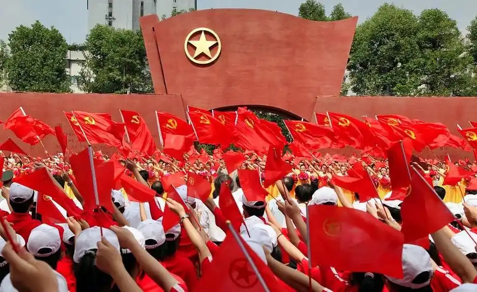 青年一心向党,汇聚起民族复兴的磅礴力量!忠于祖国,忠于人民, - 抖音