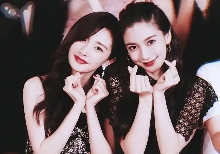 杨颖生日与家人共度,7岁小海绵暴风抽高,长相像极了黄晓明_杨幂_孩子_