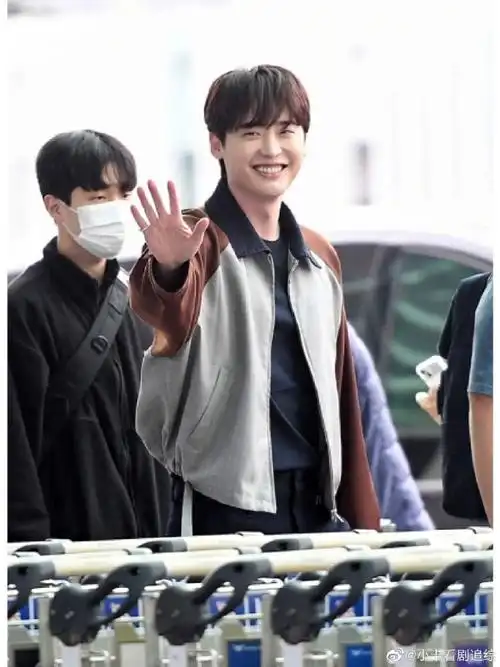 李钟硕出国机场图##李钟硕没逃过韩国酵母
