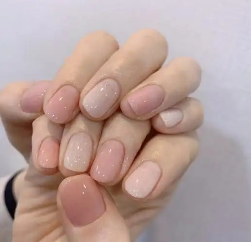 2021粉色美甲推介:温柔,显白,仙气 渐层彩绘,水波纹大热款式|黛乐货源