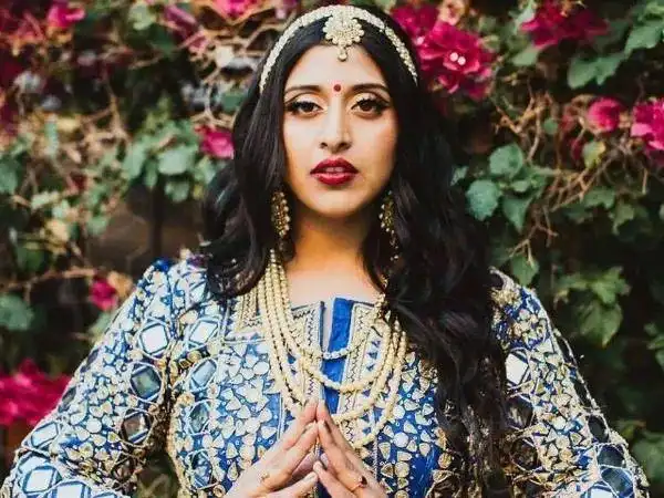 她是美籍的印度女rapper,是我非常非常喜欢的一个女歌手,人长得美且歌