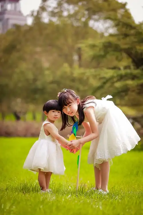 影子9hfd的儿童摄影作品《两姐妹》