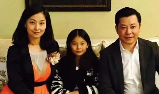 就这样,刘茜留在国内,陪伴女儿渡过高中最后阶段.