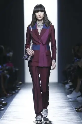 model课堂模特t台走秀时如何摆poss