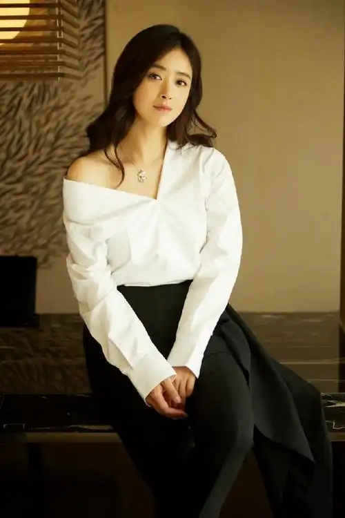 蒋欣是标准的梨形身材吧大码的身材让人看着心动比例还挺匀称