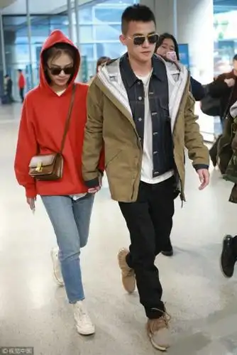 推荐问题五,欧豪有新的女友了吗?