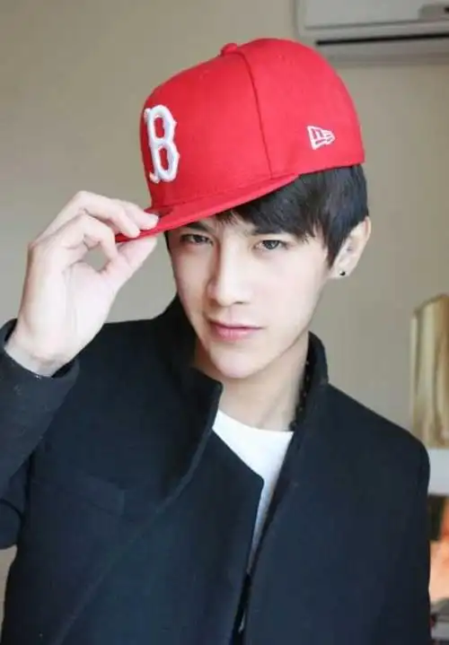 姜潮整容姜潮整容前后照片脸部多处改变大被质疑无法反驳图明星