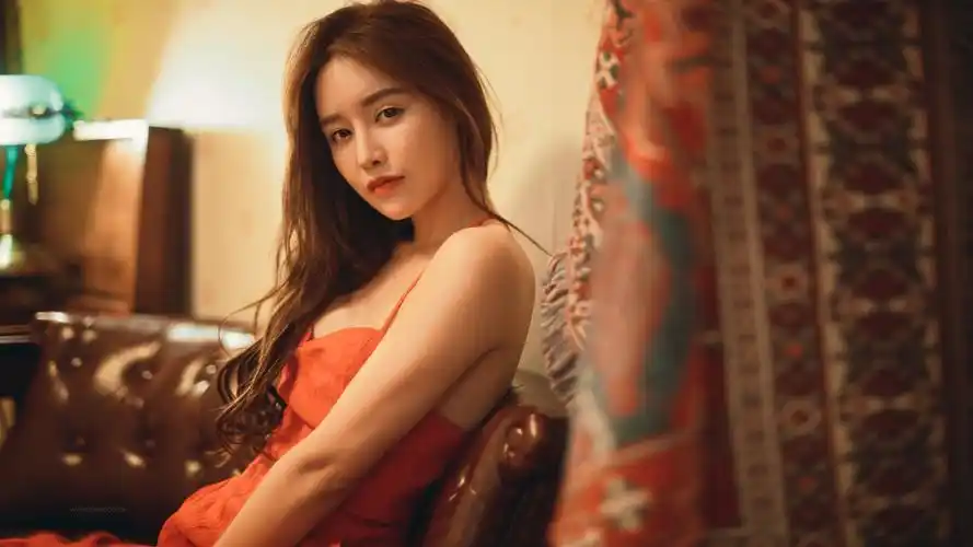 长发橙色袜子朦胧美美女4k壁纸