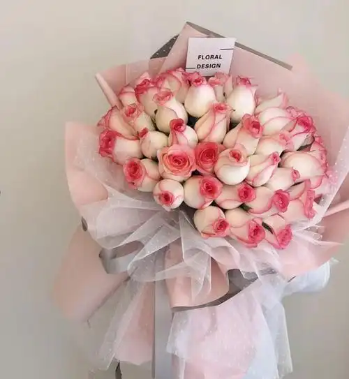 厦门同城玫瑰花满天星香槟花束生日花店送花上门爱人鲜花速递