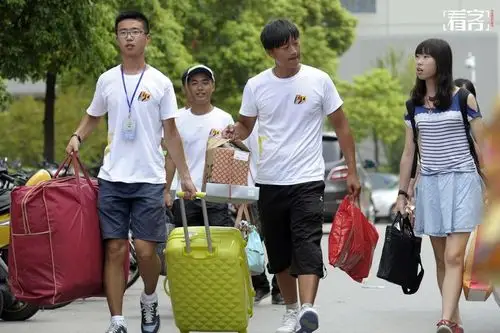 高校入学季已经开启看看中国大学生的第一日