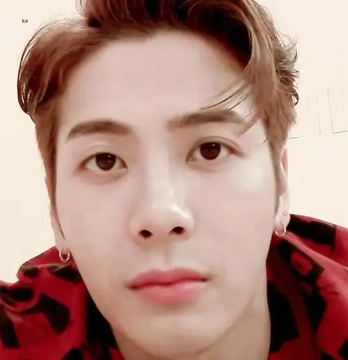 174.8cm的王嘉尔长了180cm的脸