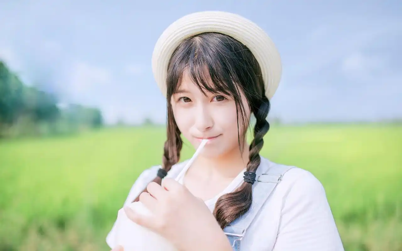 夏天的尾巴小清新少女图片桌面壁纸下载