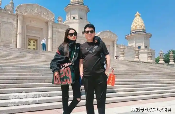 原创演员关少曾有几任妻子为什么一直不见他的大女儿出现