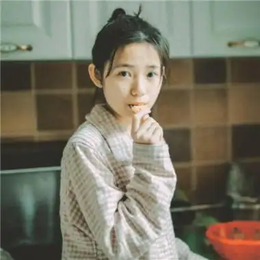 女生朴素复古的头像清幽淡雅