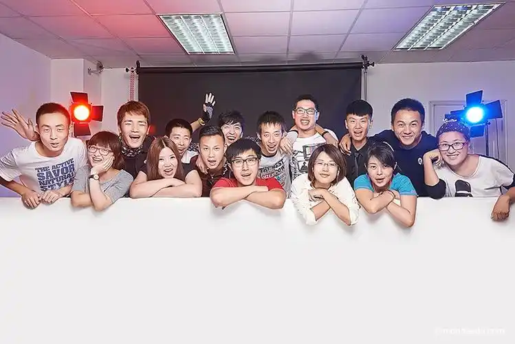 10人以上大合影队形只能人从众给你看看专业摄影师的自拍合影