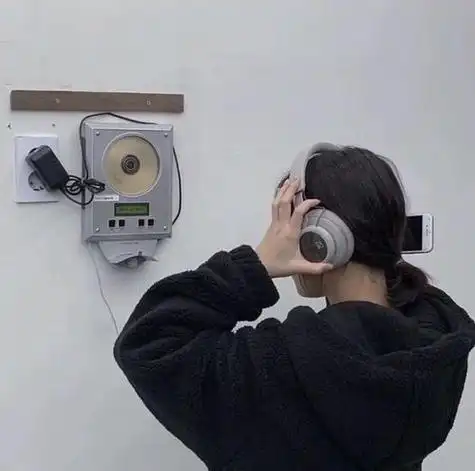 女生戴耳机温柔霸气头像 霸气头像图片大全 -【爱个性】