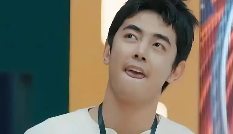 原创内娱新晋油王来了考古纪凌尘早期综艺舔手指耍帅好油腻