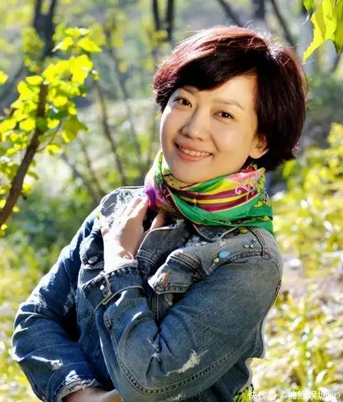 央视主持人王端端:曾因直播时落泪引争议,嫁同行丈夫幸福美满