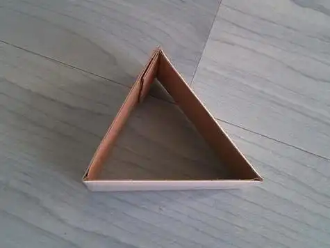 用纸板制作一个相框支架.