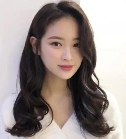 2021减龄长直发发型