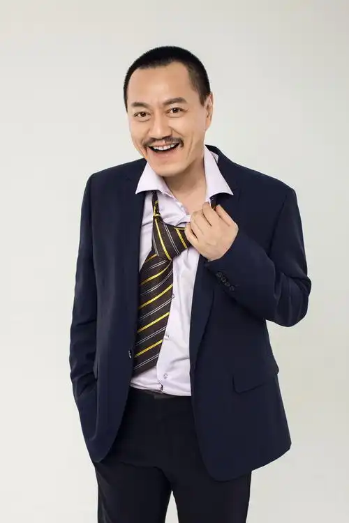 雪村新写真变潮流大叔 举手投足尽显雅痞范