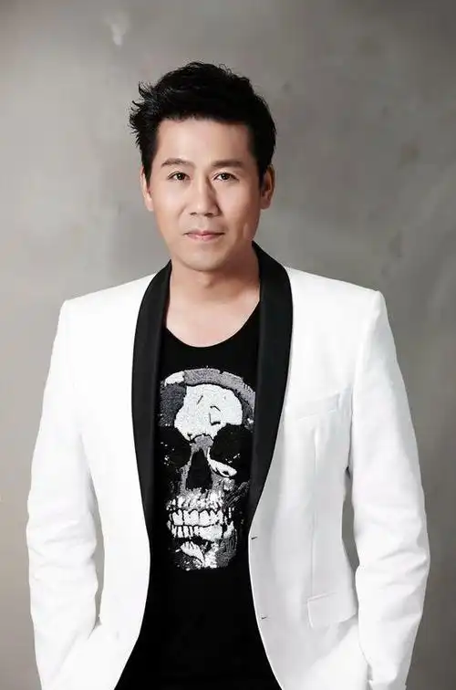 演艺经历罗时丰写真1984年参加由李季准主持的台视"全国歌唱名人排行