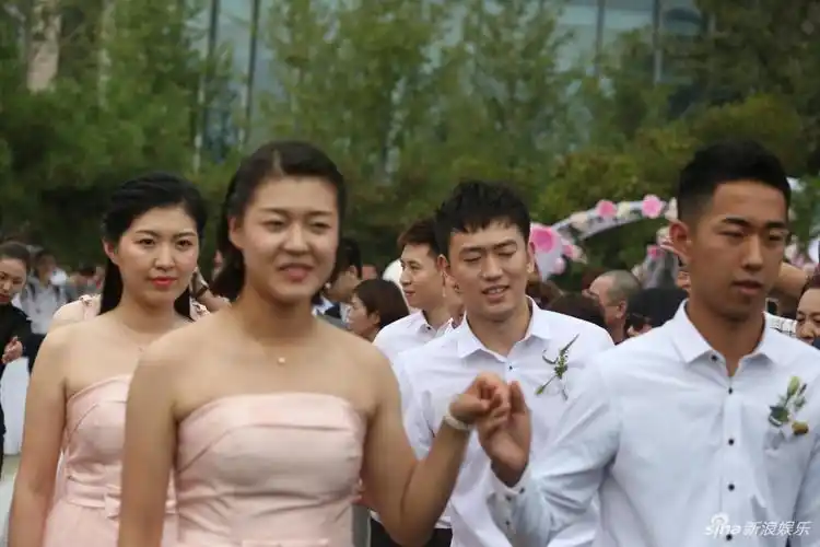 婚礼现场巨星云集,马龙丁宁刘诗雯领着众多现役世界冠军出席