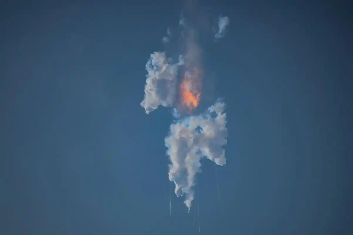 马斯克详解"星舰"爆炸:"龙卷风",飞偏,人为引爆延迟