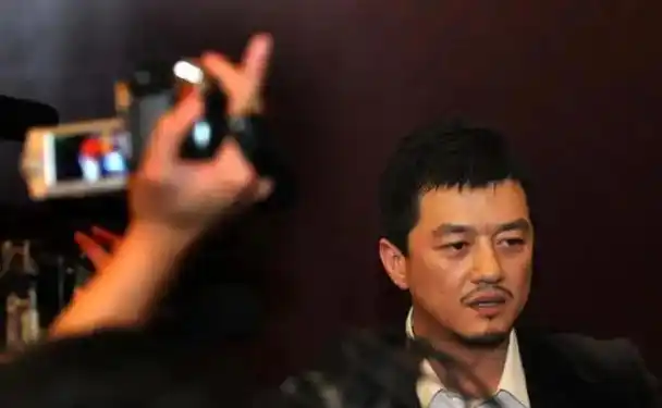 李亚鹏的商业失败引发人们对他的人生轨迹的思考.