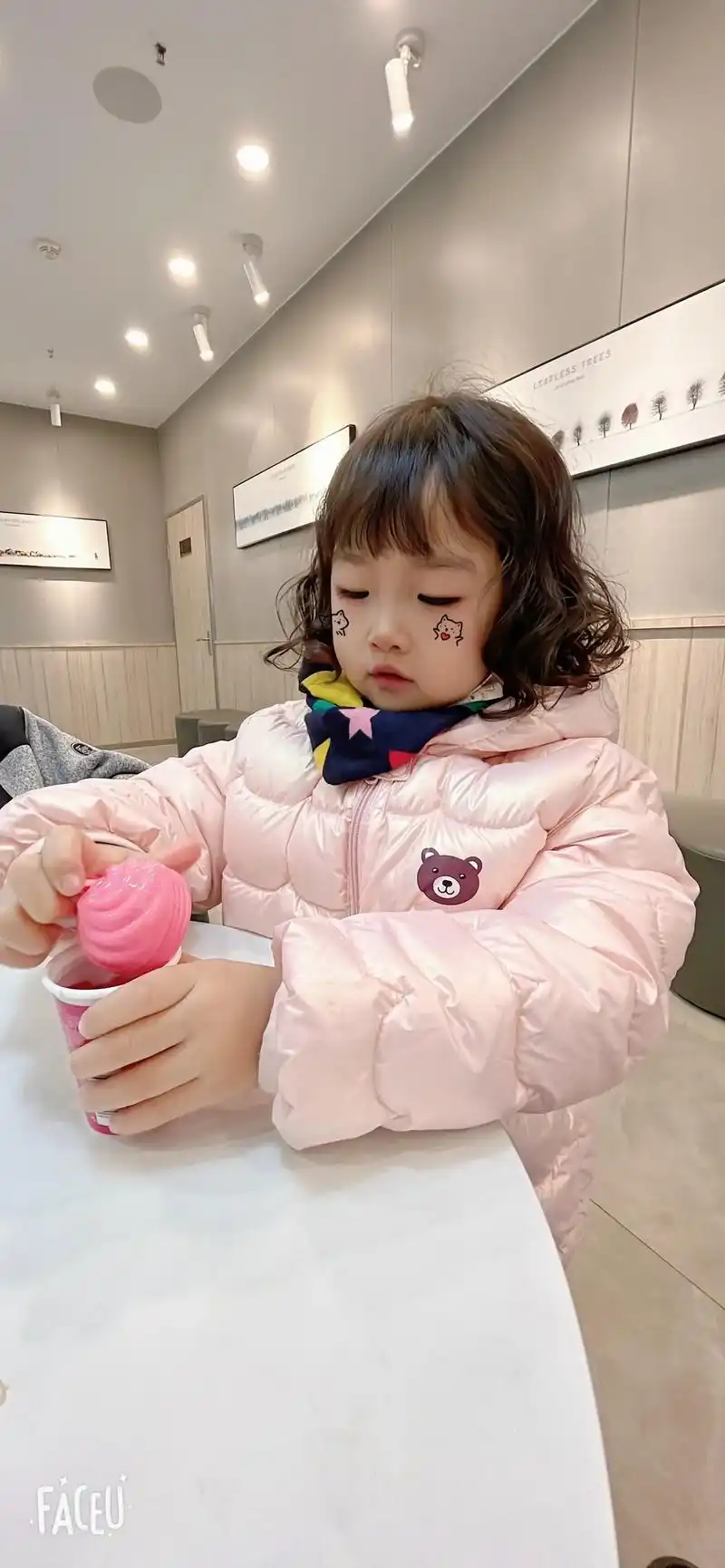 自来卷小女孩9799.头发不够卷发来凑 天生的自来卷大波浪  - 抖音