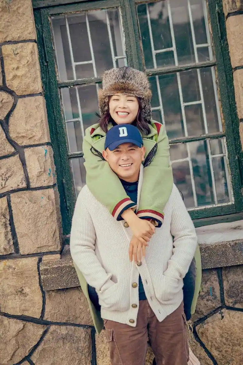 王珂跟着刘涛练瑜伽,痛到脱口而出自己身高,刘涛:你咋还缩了呢