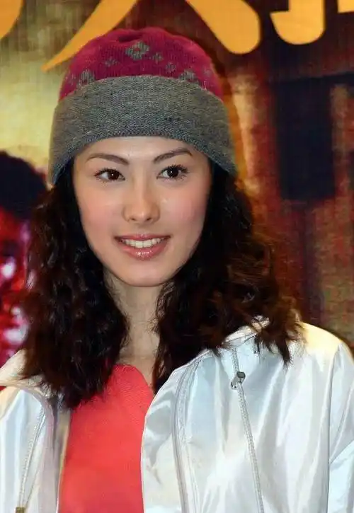 梁洛施这样打扮好美!