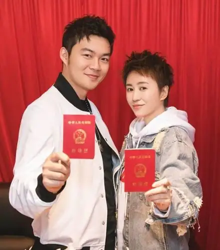 马丽终于宣布结婚,沈腾的八个字感动万千网友