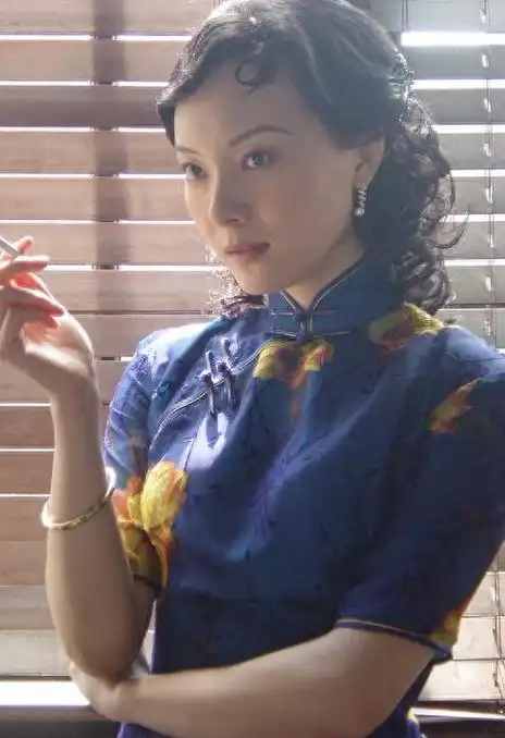 回顾这一次过度医美的反噬在46岁的陈数身上体现得淋漓尽致