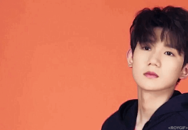 男朋友是王俊凯,是在舞台上闪闪发光的大明星.