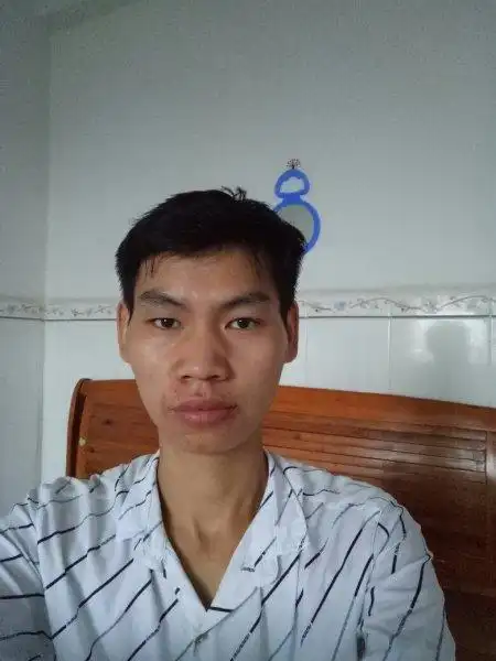 我怎么丑的那么离谱,要帅不帅,要丑也不算很丑,两眼放光的猥琐男