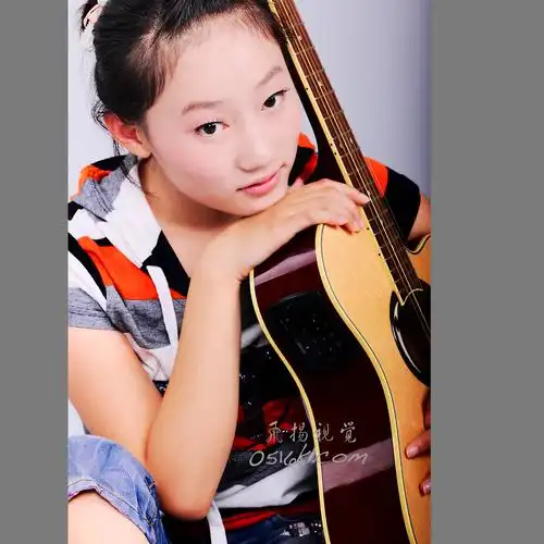 摄影天地 』十四岁的花季——点击看大图一个可爱的初中女孩——请