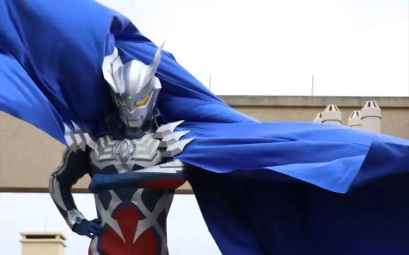 当赛罗拥有了耍帅的披风