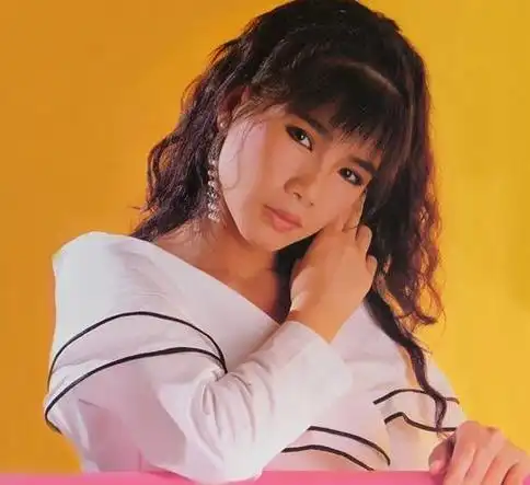 为什么台湾金曲四大歌手中的韩宝仪,从未出现在综艺节目中?