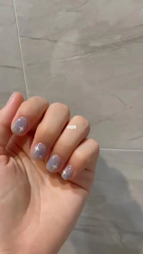 很显白的颜色美甲短甲也很好看